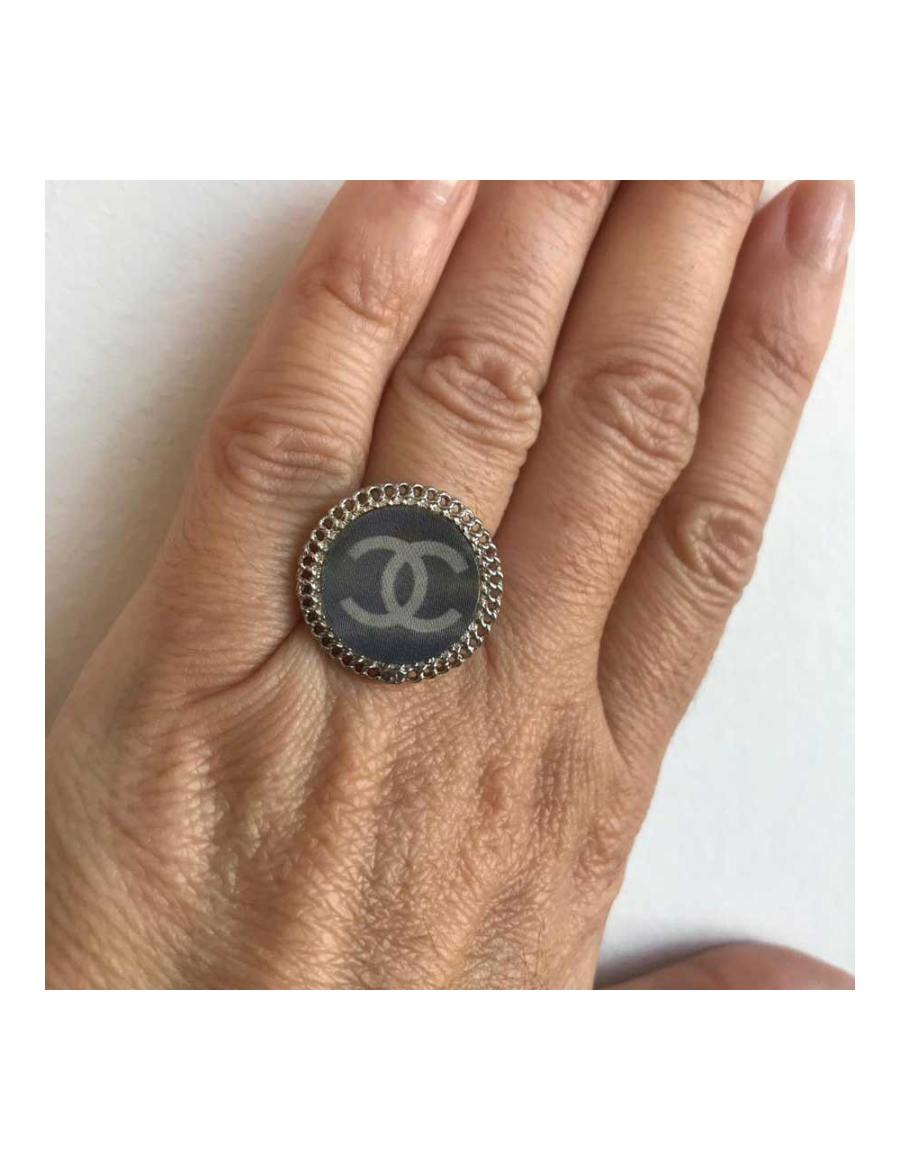 Bague CHANEL grise T51 CC en hologramme
