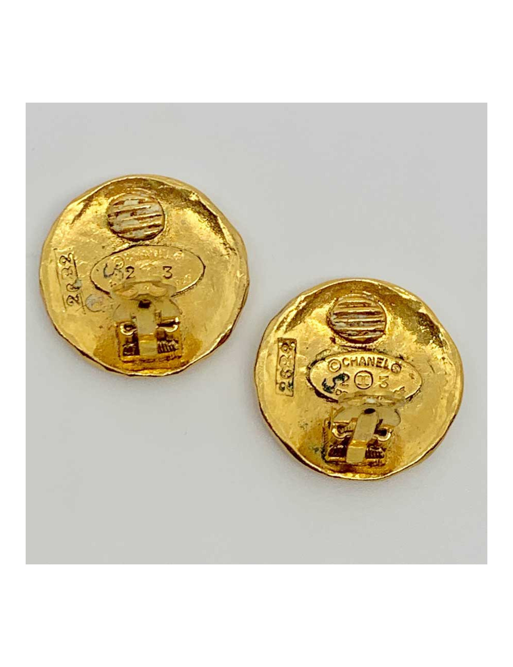 Boucles d'oreille  CHANEL  Zodiaque "Lion" Vintage