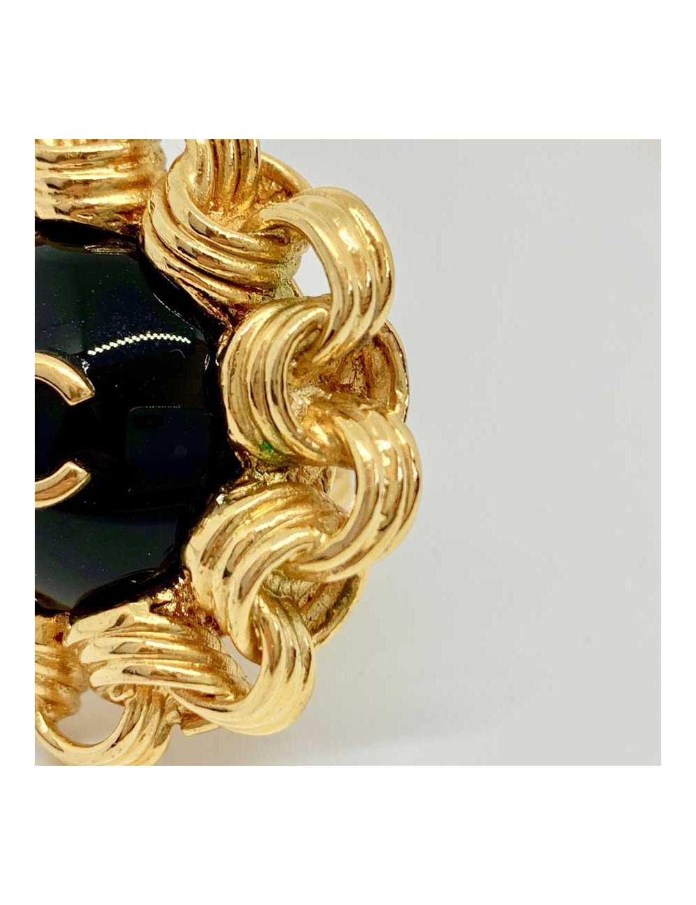 CHANEL Vintage earrings in gold and Pearly Pearl