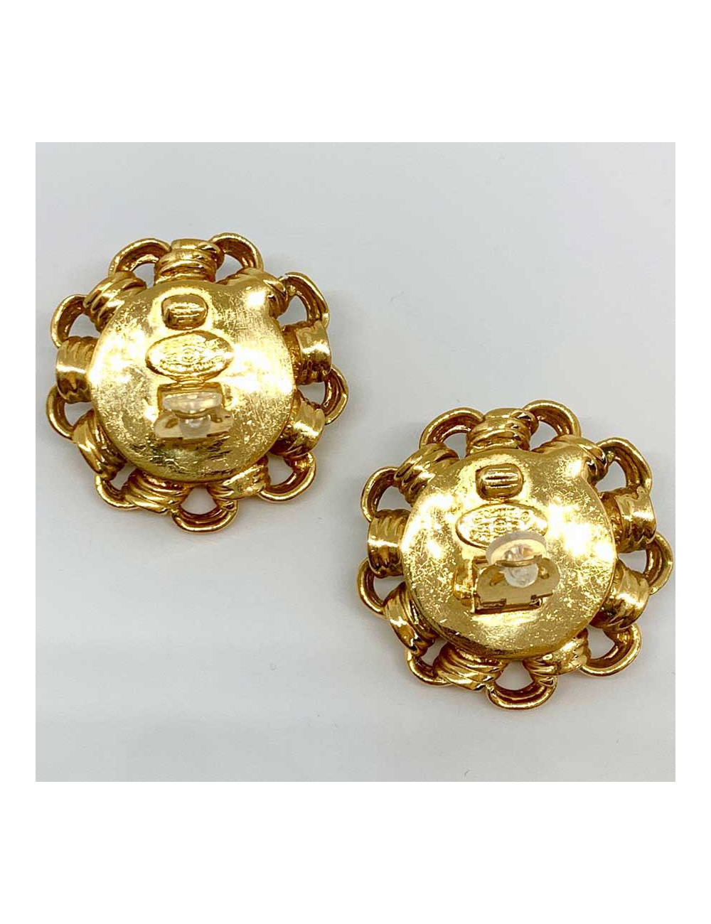 CHANEL Vintage earrings in gold and Pearly Pearl