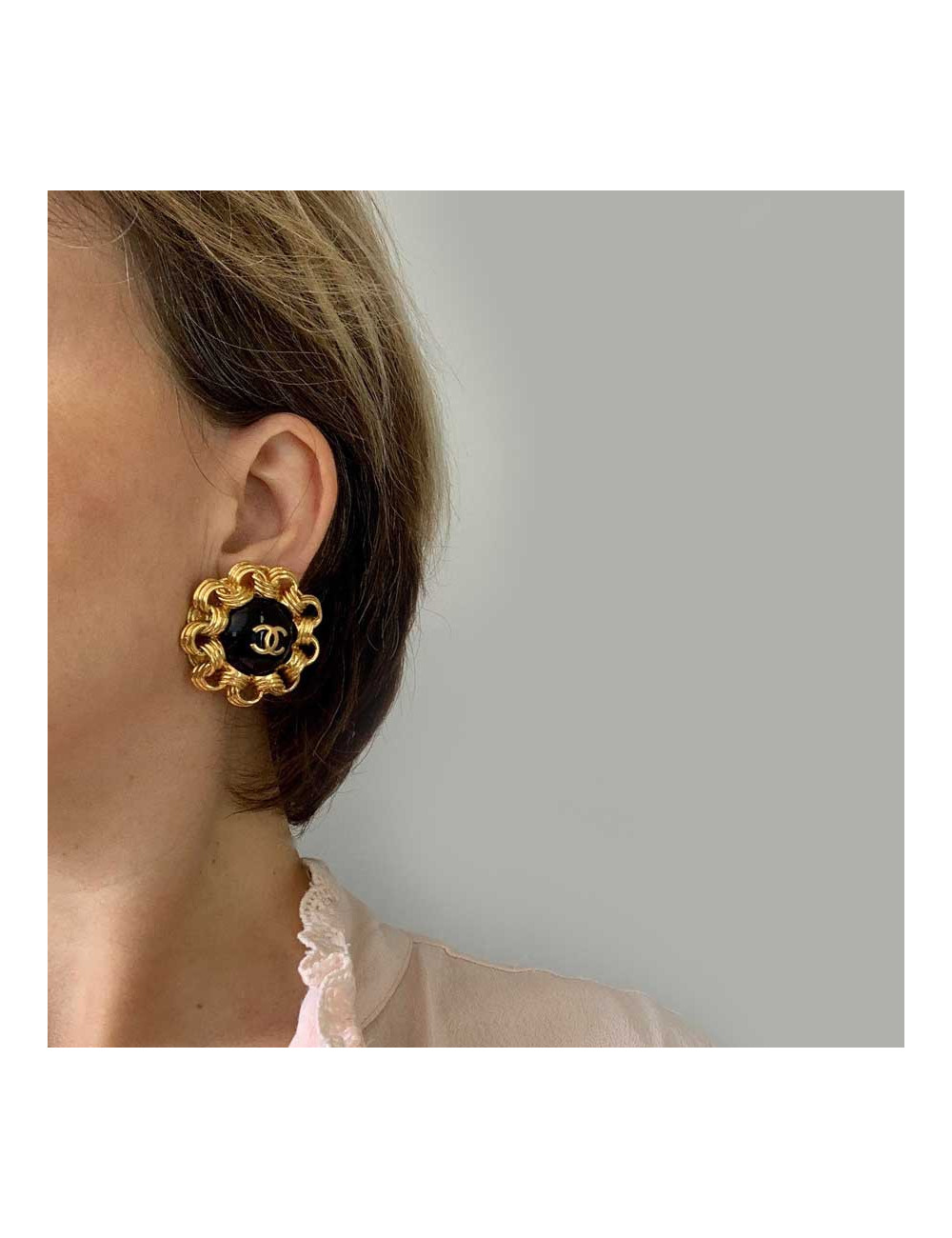 CHANEL Vintage earrings in gold and Pearly Pearl