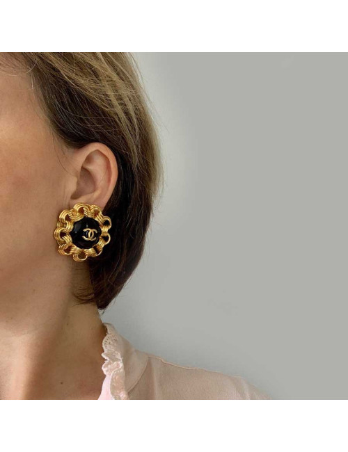Boucles d'oreille CHANEL Vintage en métal doré et perle nacrée