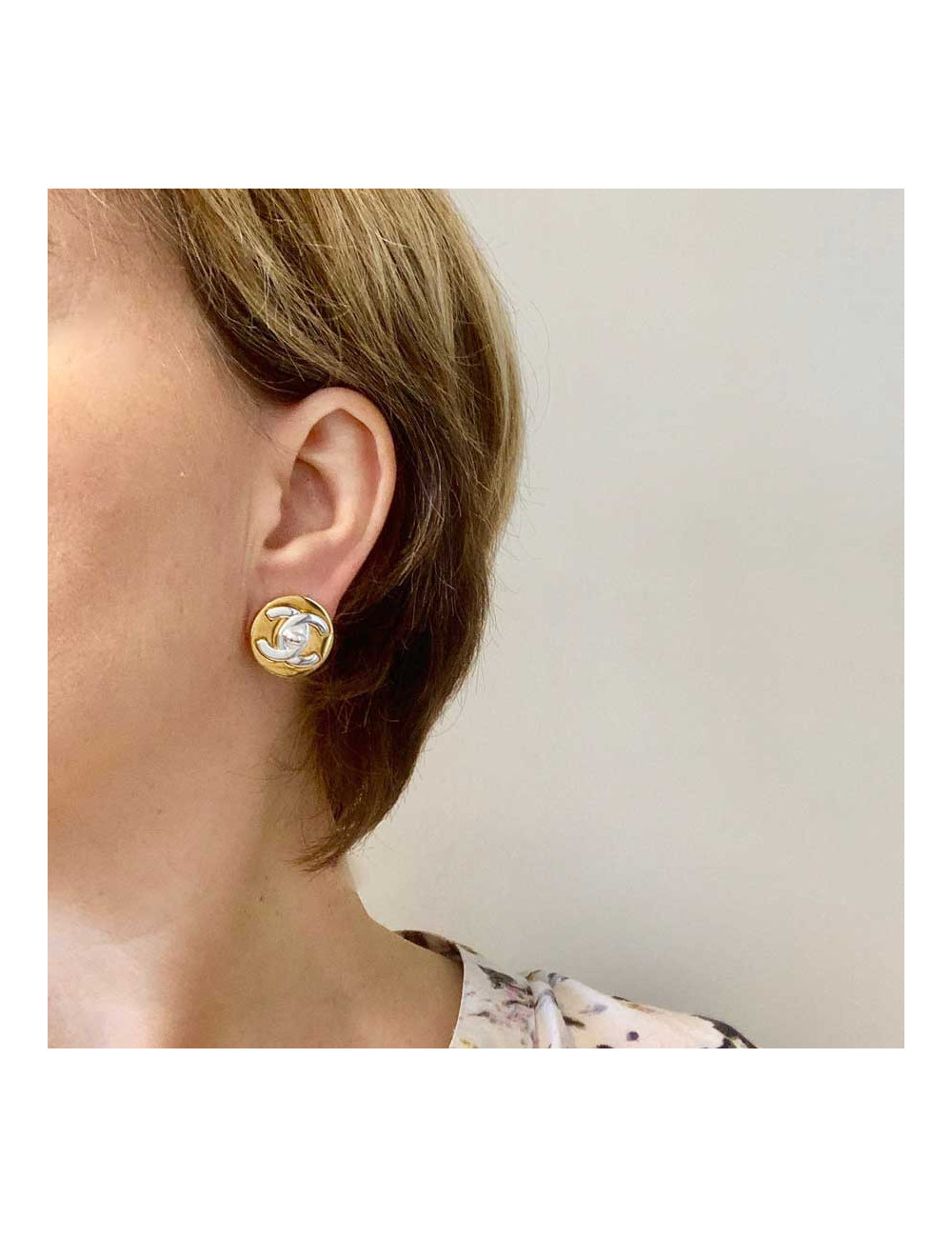 Boucles d'oreille CHANEL bicolores
