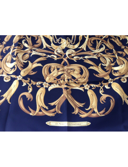 Carré HERMÈS en soie noire et or