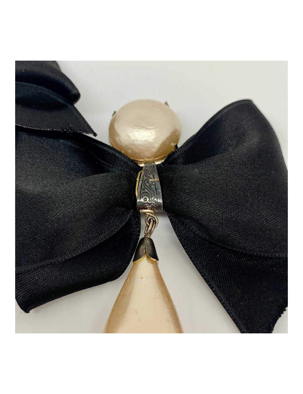 Boucle d'oreille clip perle pendante non signée