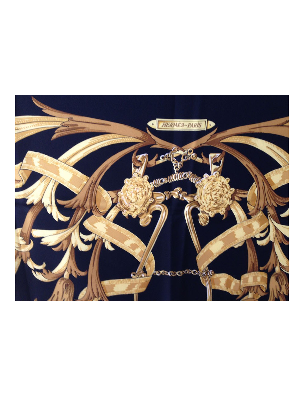 Carré HERMÈS en soie noire et or