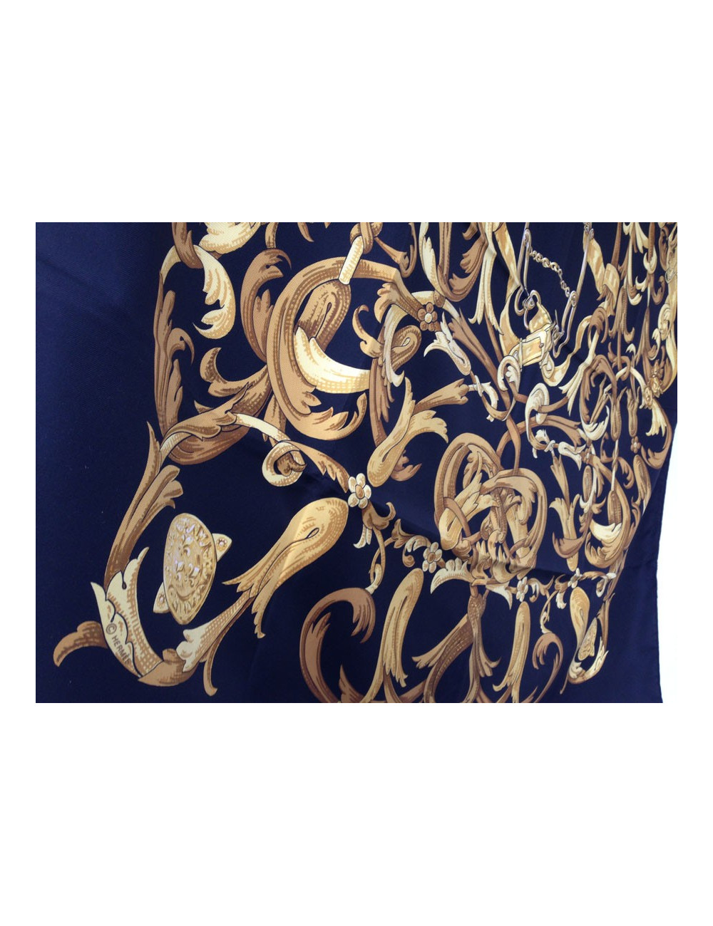 Carré HERMÈS en soie noire et or