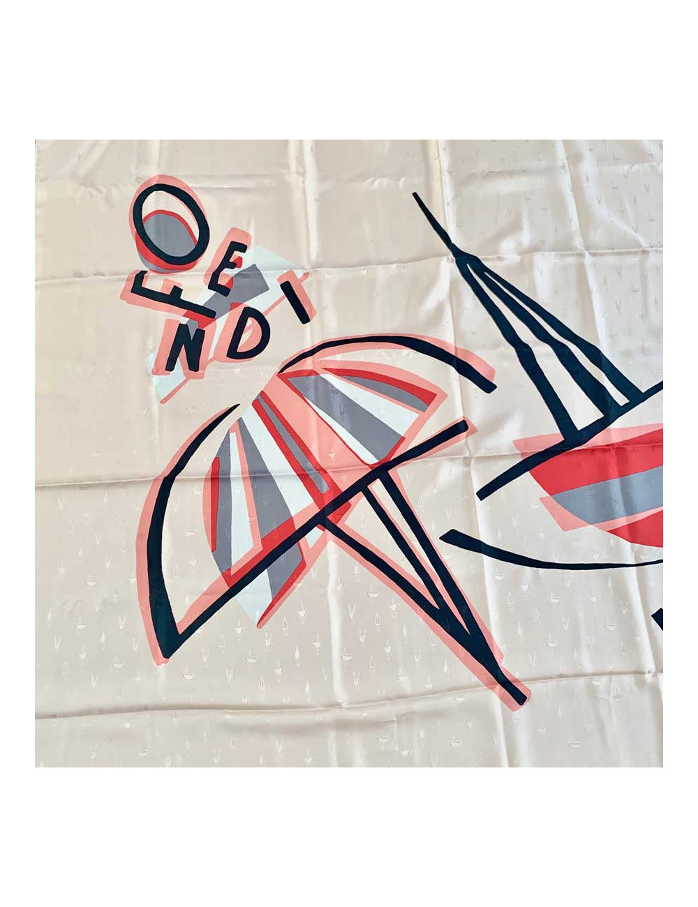 Grand carré FENDI rose en soie