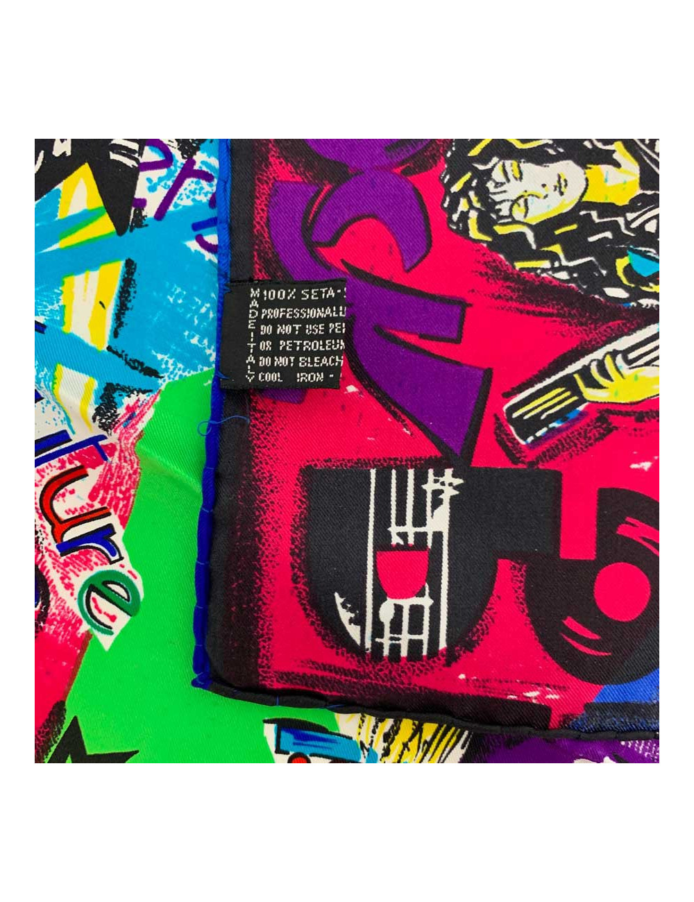 Grand foulard GIANNI VERSACE en soie multicolore