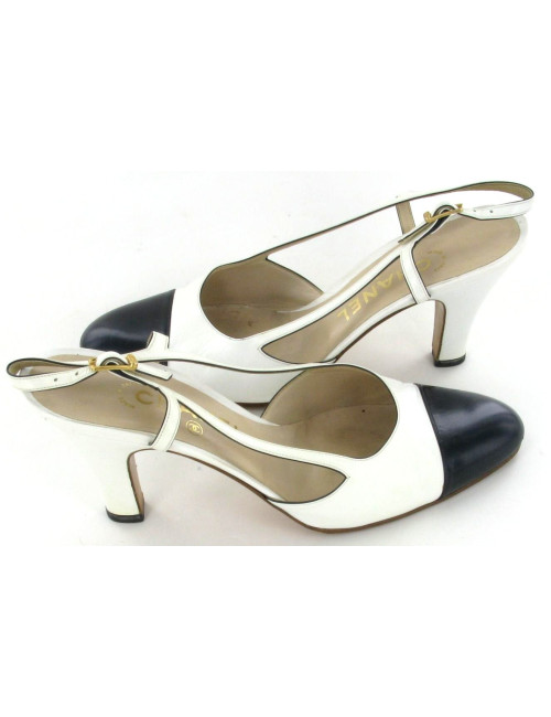 Escarpins CHANEL en cuir blanc et bleu marine T 38,5