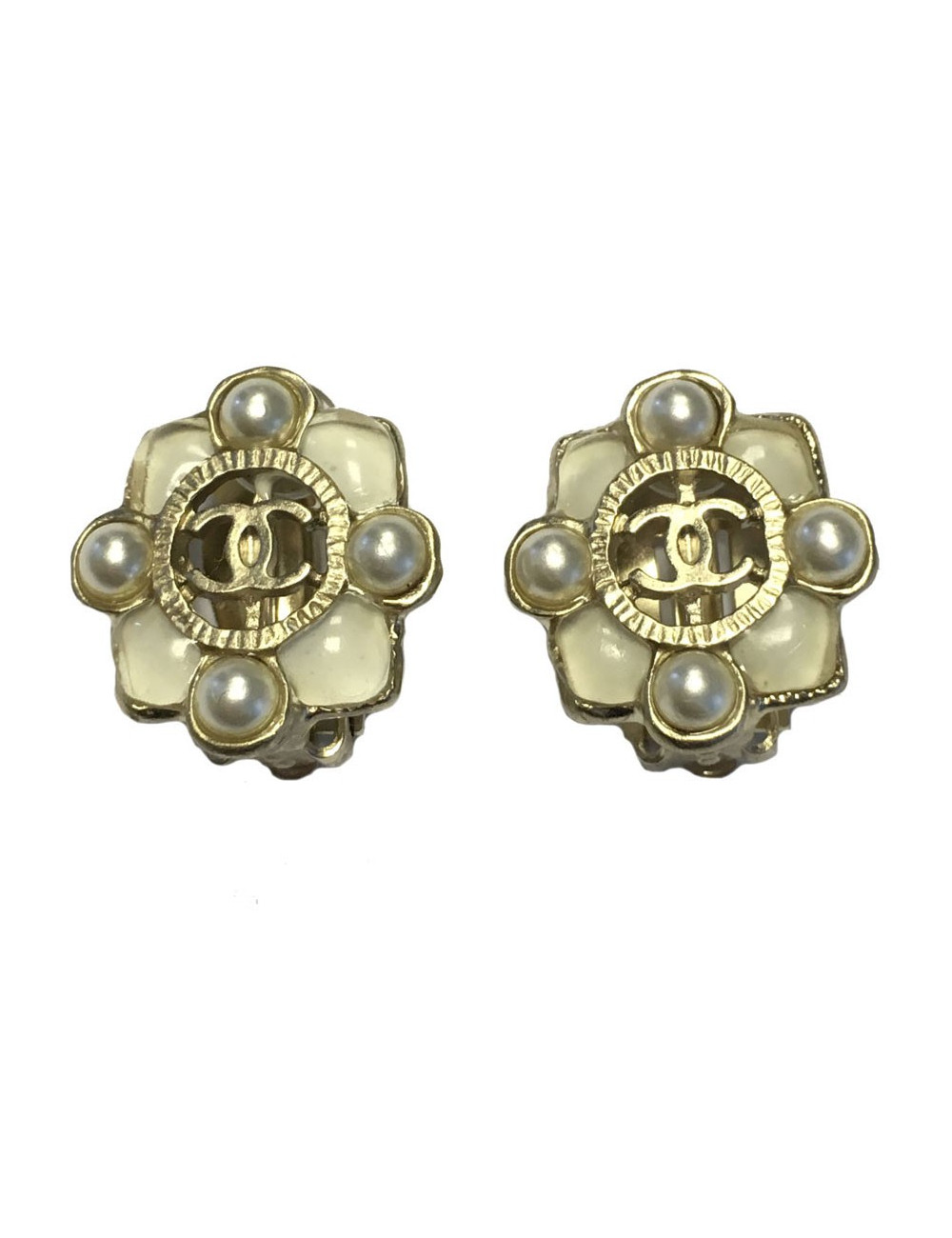 Boucles d'oreille clips CHANEL résine ivoire et perle