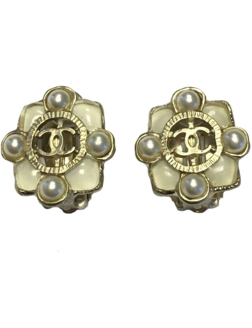 Boucles d'oreille clips CHANEL résine ivoire et perle