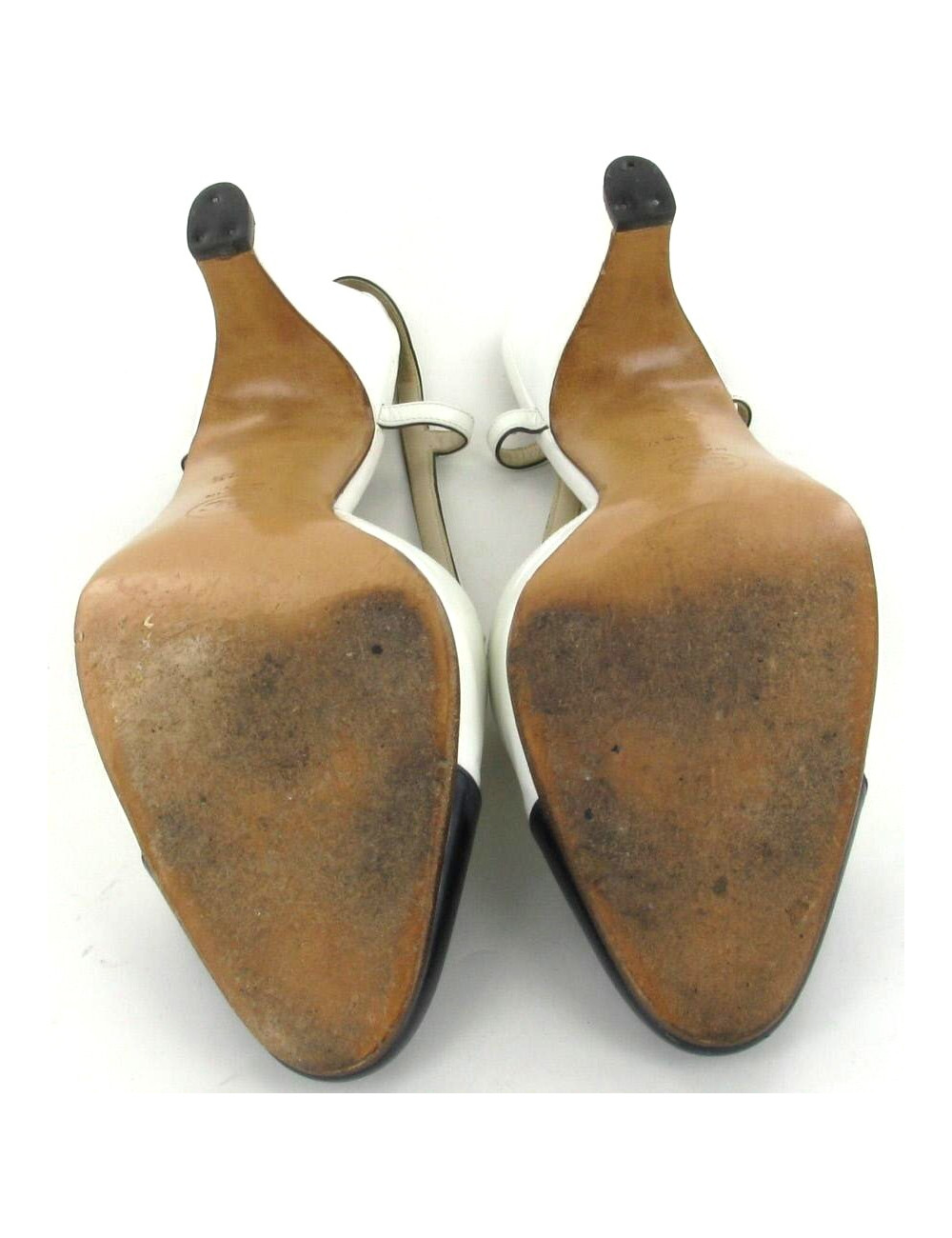 Escarpins CHANEL en cuir blanc et bleu marine T 38,5