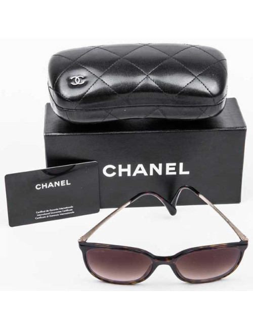 Lunettes de soleil CHANEL en plexiglas marron avec strass