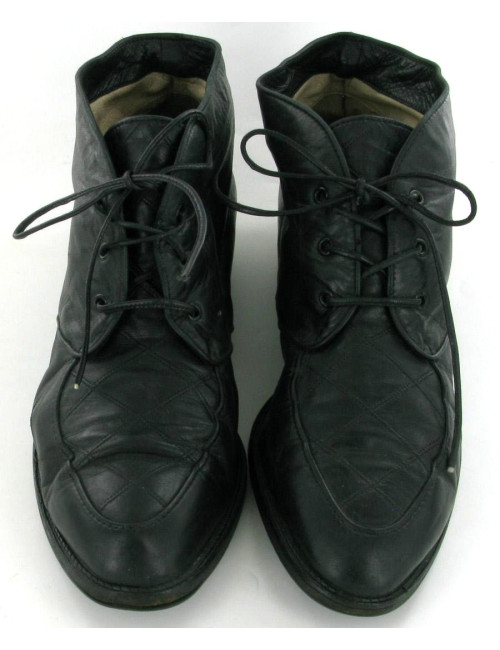 Bottines CHANEL en cuir matelassé noir T 39,5