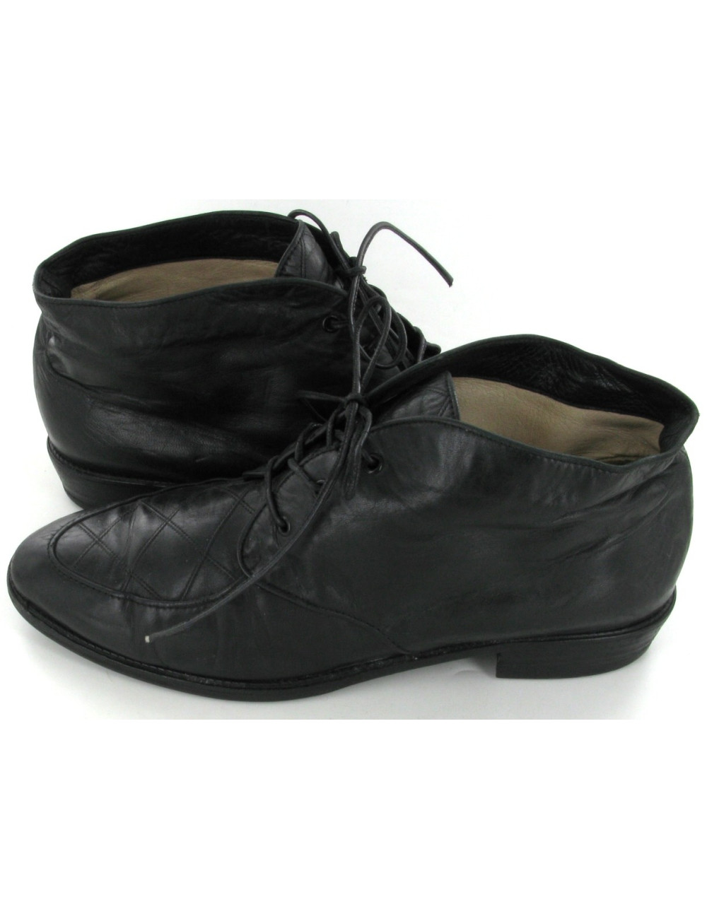 Bottines CHANEL en cuir matelassé noir T 39,5