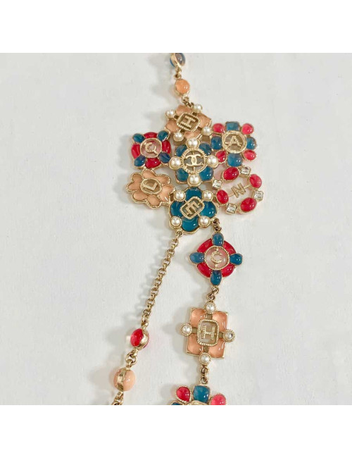 Sautoir Chanel 2016 lettres rose, bleu, nacre