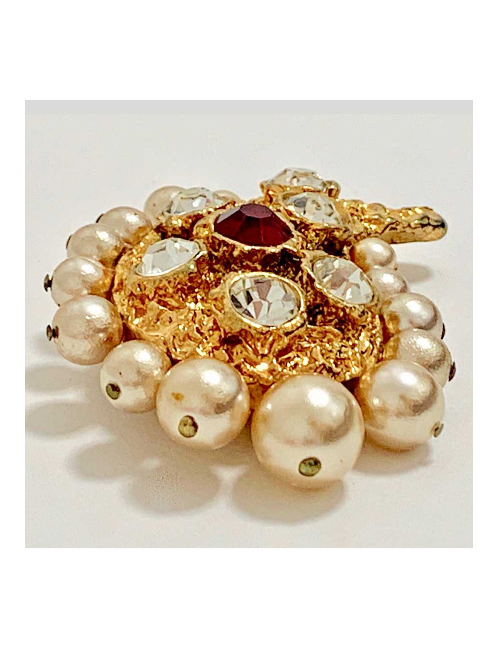 Broche LACROIX perles, métal doré et strass