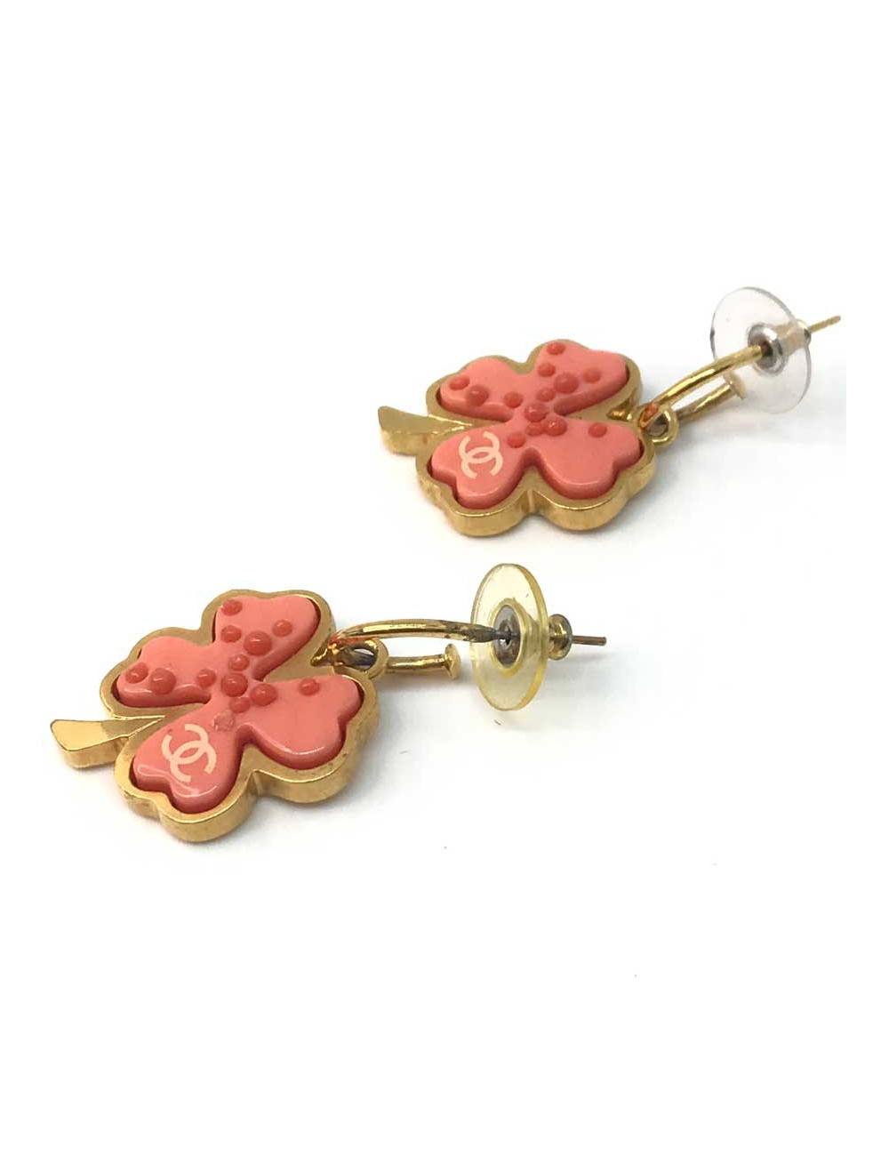 Boucles d'oreille clous CHANEL trèfle rose