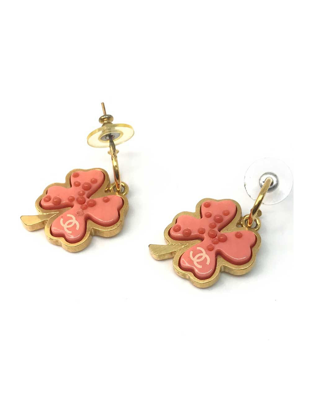 Boucles d'oreille clous CHANEL trèfle rose