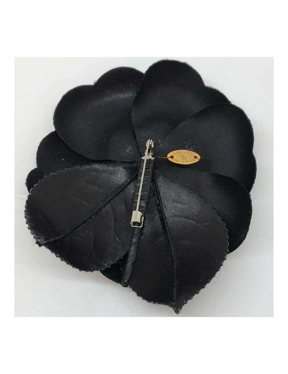 Broche camélia CHANEL noir