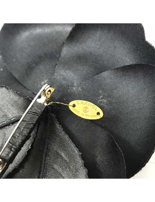 Broche camélia CHANEL noir