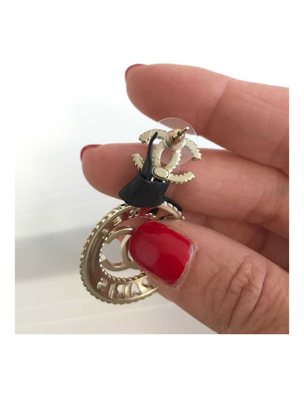 Boucles d'oreille CHANEL ruban noir 