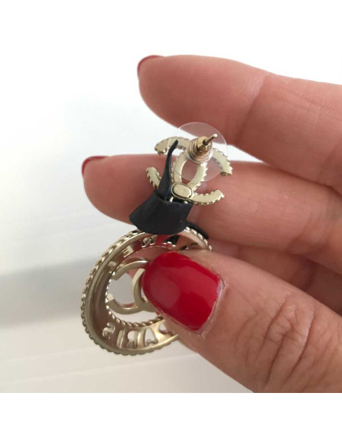Boucles d'oreille CHANEL pendantes ruban noir