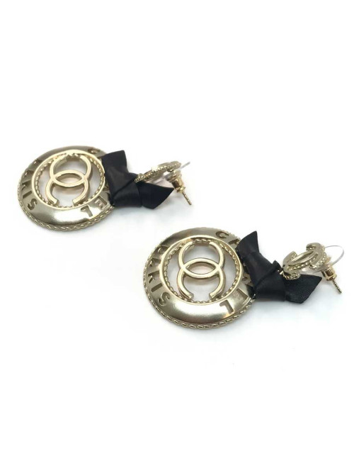 Boucles d'oreille CHANEL pendantes ruban noir