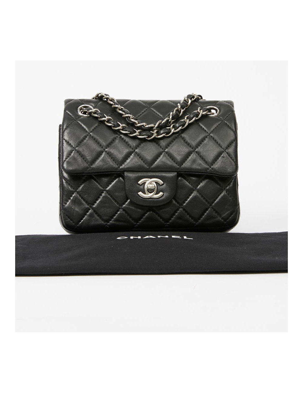 Mini sac CHANEL cuir lisse matelassé