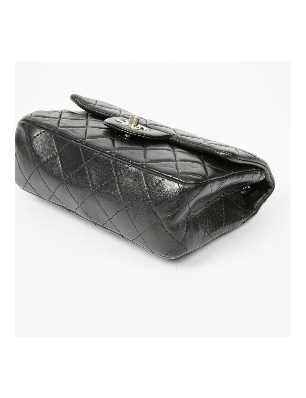 Mini sac CHANEL cuir lisse matelassé