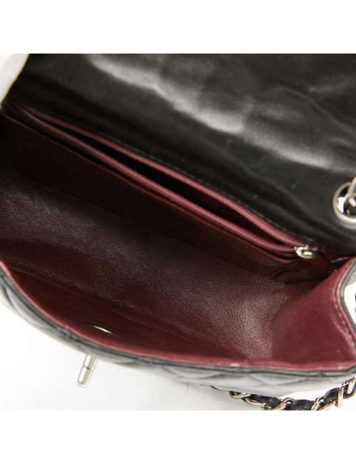 Mini sac CHANEL cuir lisse matelassé