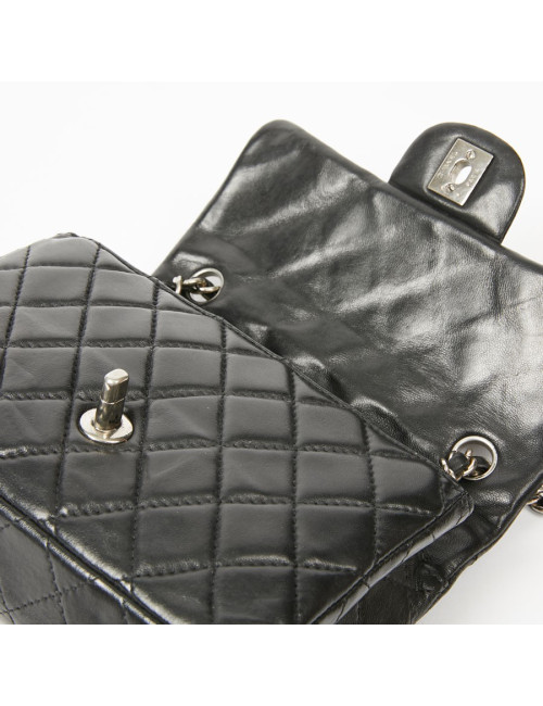 Mini sac CHANEL cuir lisse matelassé