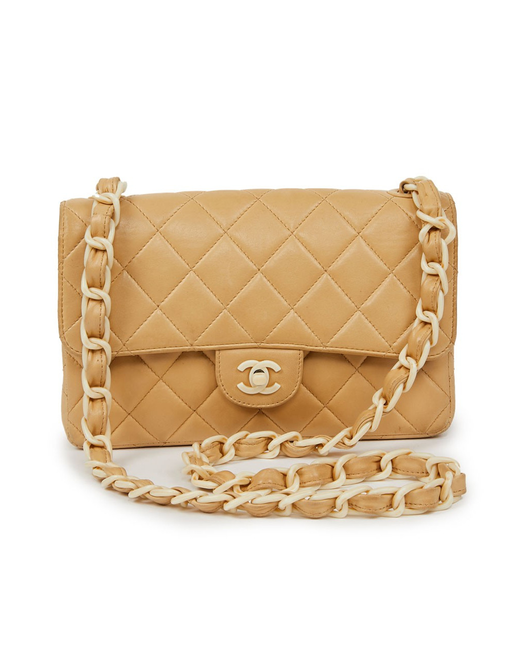Timeless CHANEL en cuir d'agneau beige et bijouterie façon ivoire
