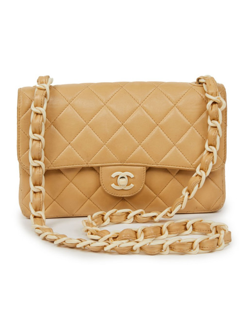 Sac CHANEL cuir d'agneau beige et bijouterie façon ivoire