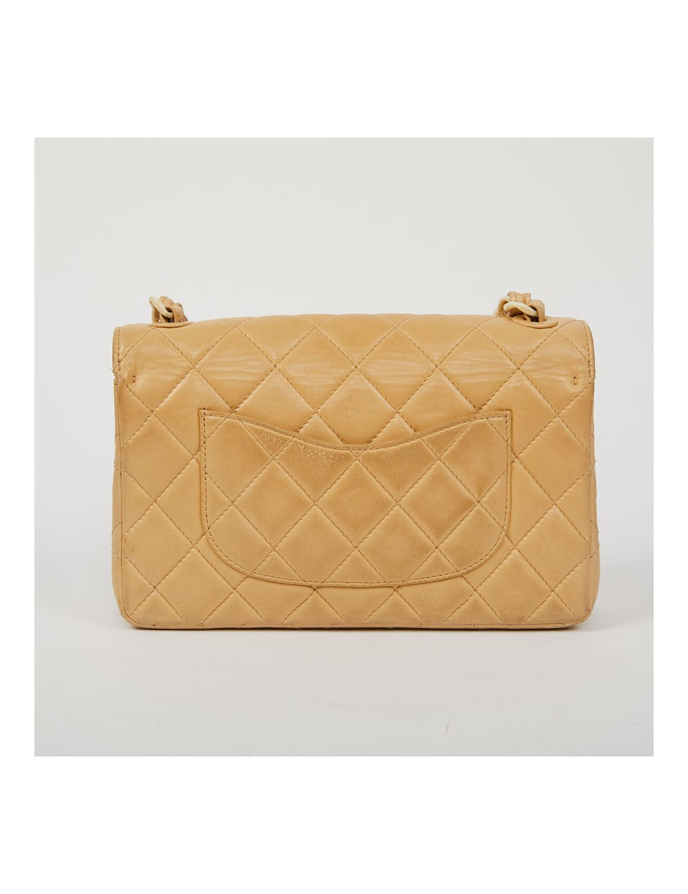 Sac CHANEL cuir d'agneau beige et bijouterie façon ivoire