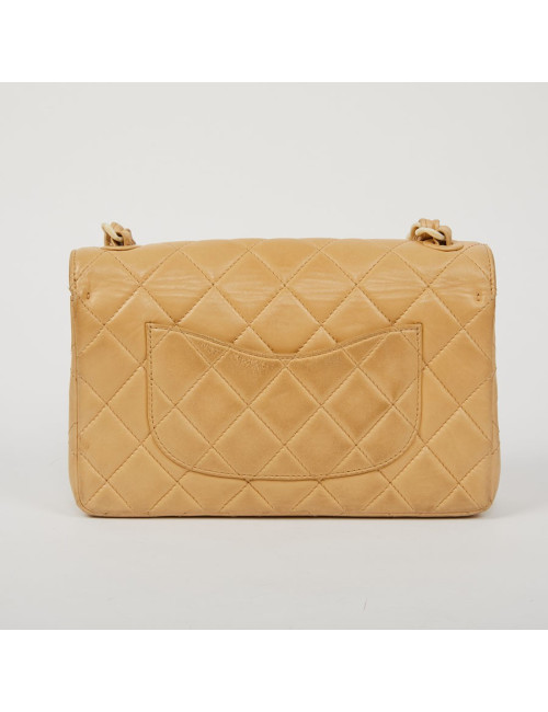 Sac CHANEL cuir d'agneau beige et bijouterie façon ivoire