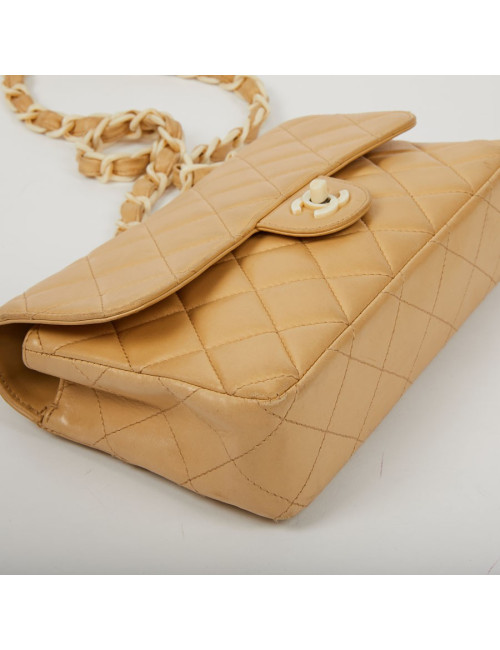 Sac CHANEL cuir d'agneau beige et bijouterie façon ivoire