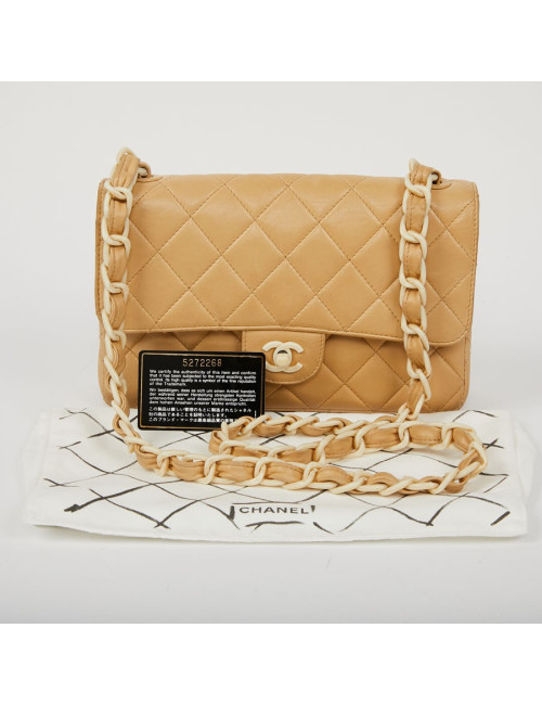 Sac CHANEL cuir d'agneau beige et bijouterie façon ivoire