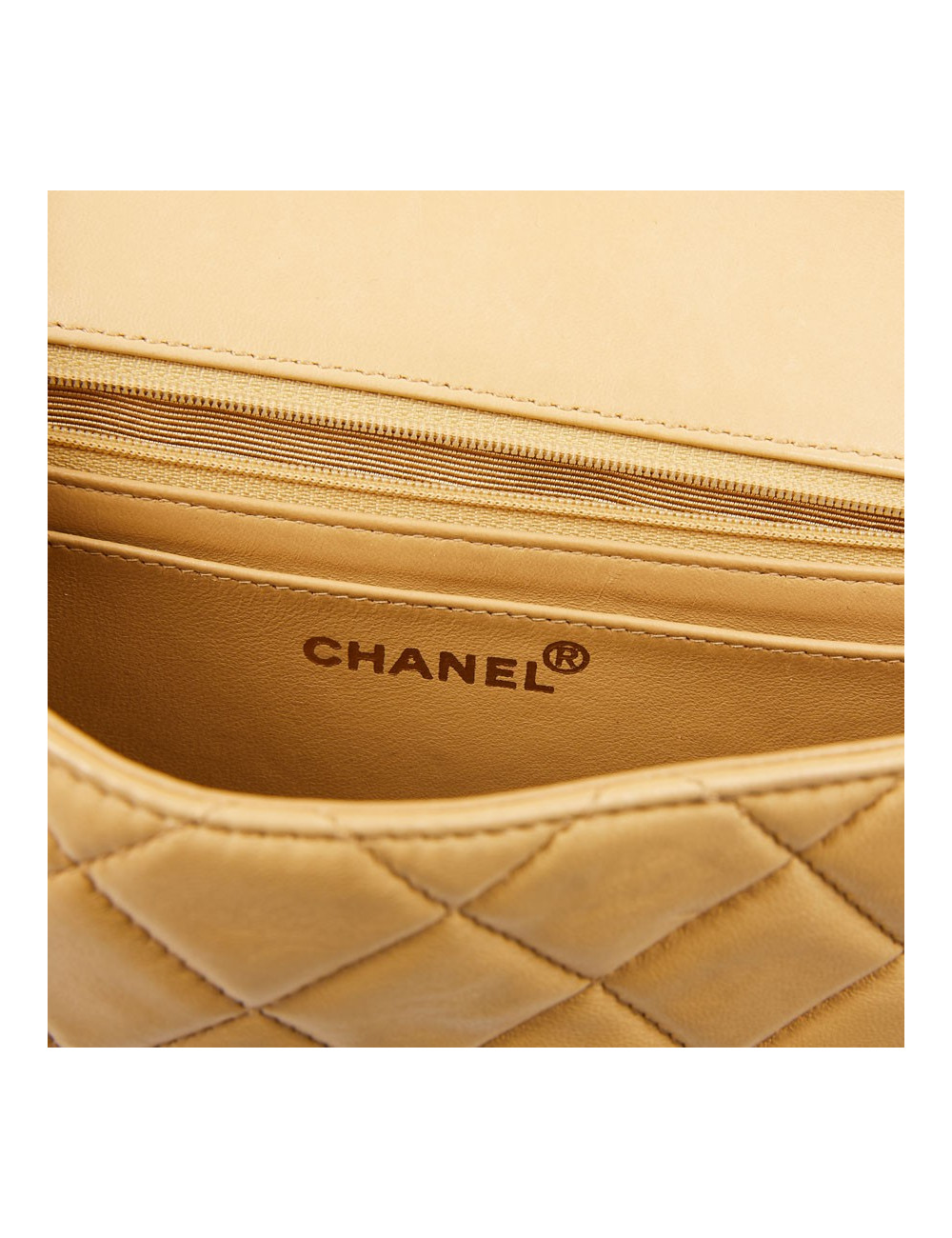 Sac CHANEL cuir d'agneau beige et bijouterie façon ivoire