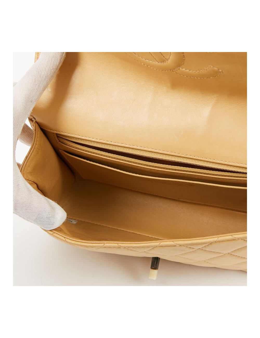 Sac CHANEL cuir d'agneau beige et bijouterie façon ivoire