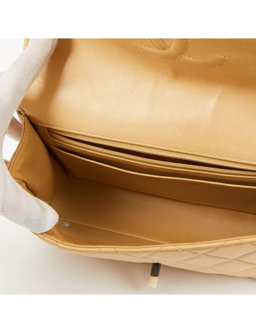 Sac CHANEL cuir d'agneau beige et bijouterie façon ivoire