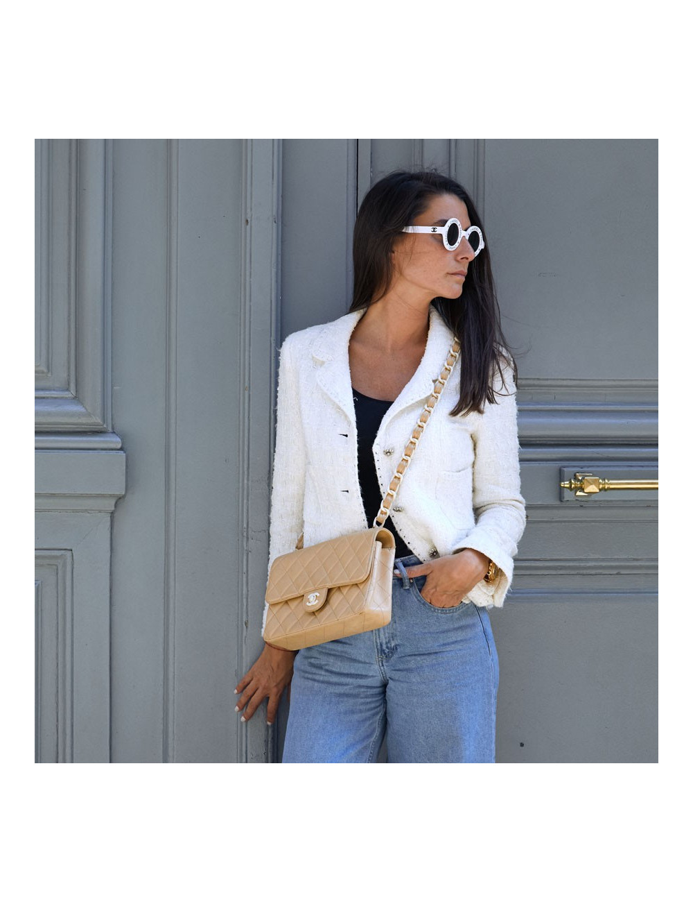 Timeless CHANEL en cuir d'agneau beige et bijouterie façon ivoire