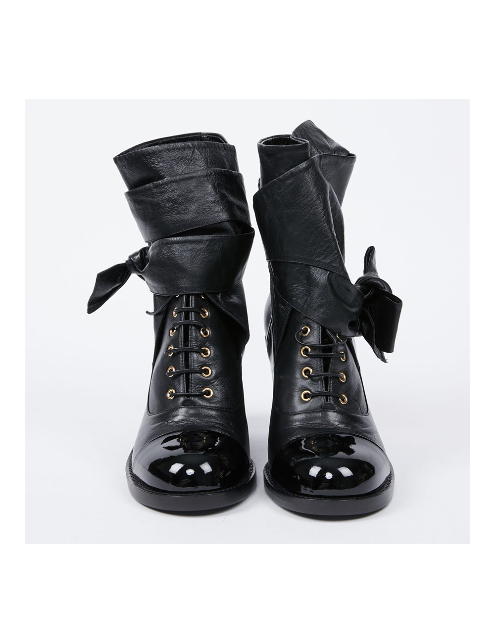 Boots CHANEL T39 noires bout vernis