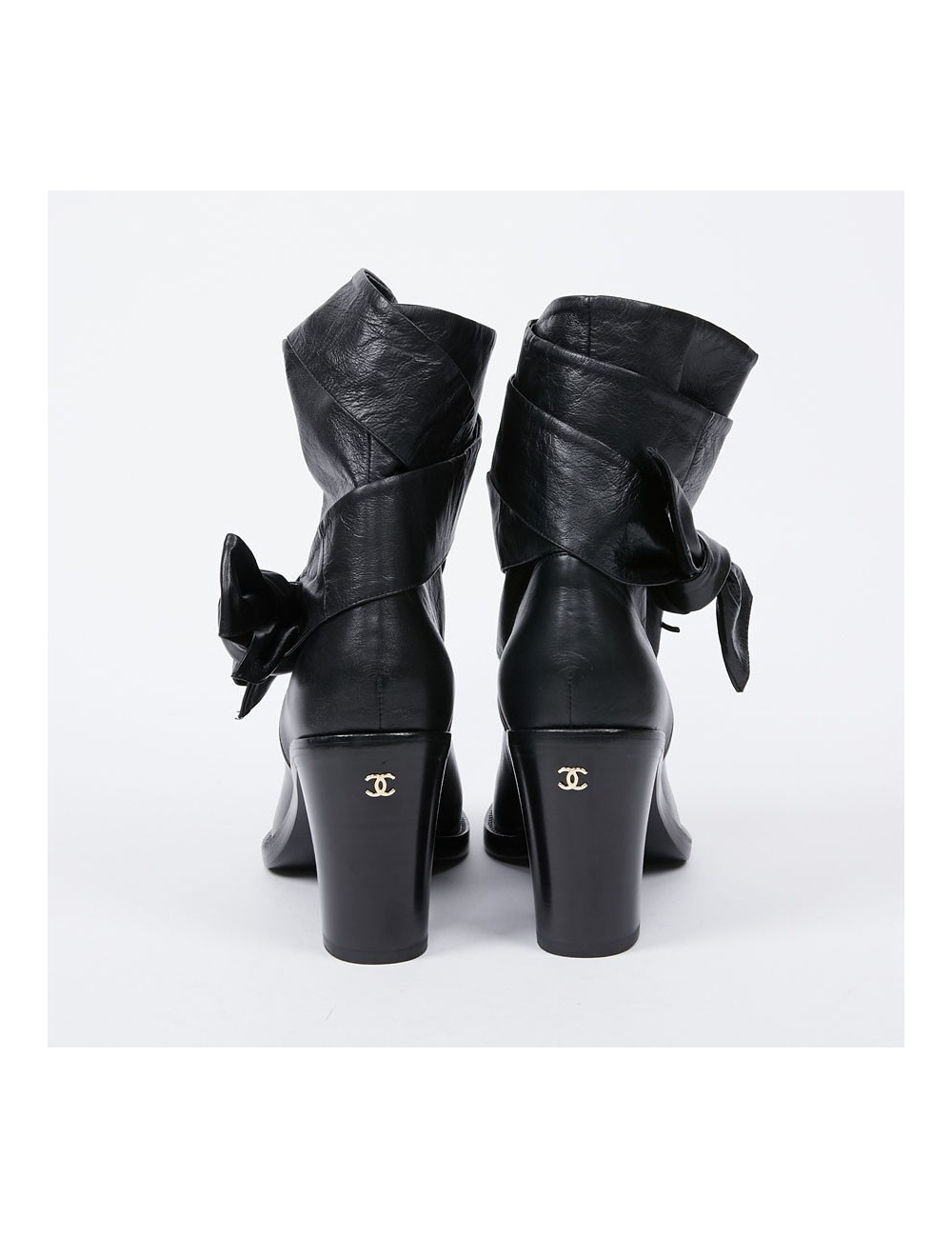 Boots CHANEL T39 noires bout vernis