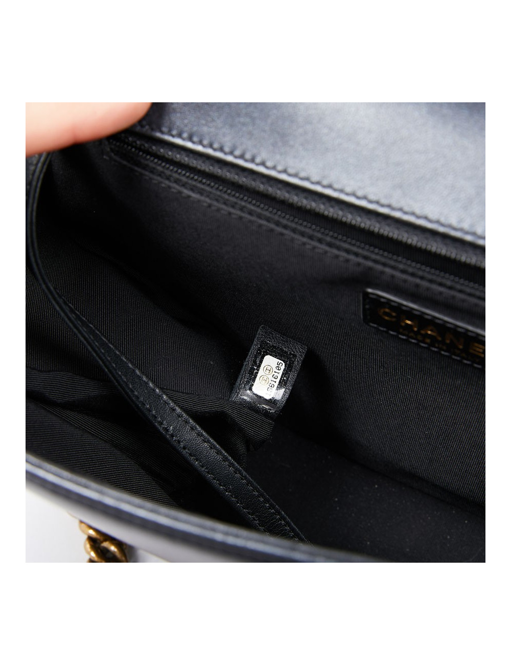 Sac "BOY" CHANEL cuir noir matelassé