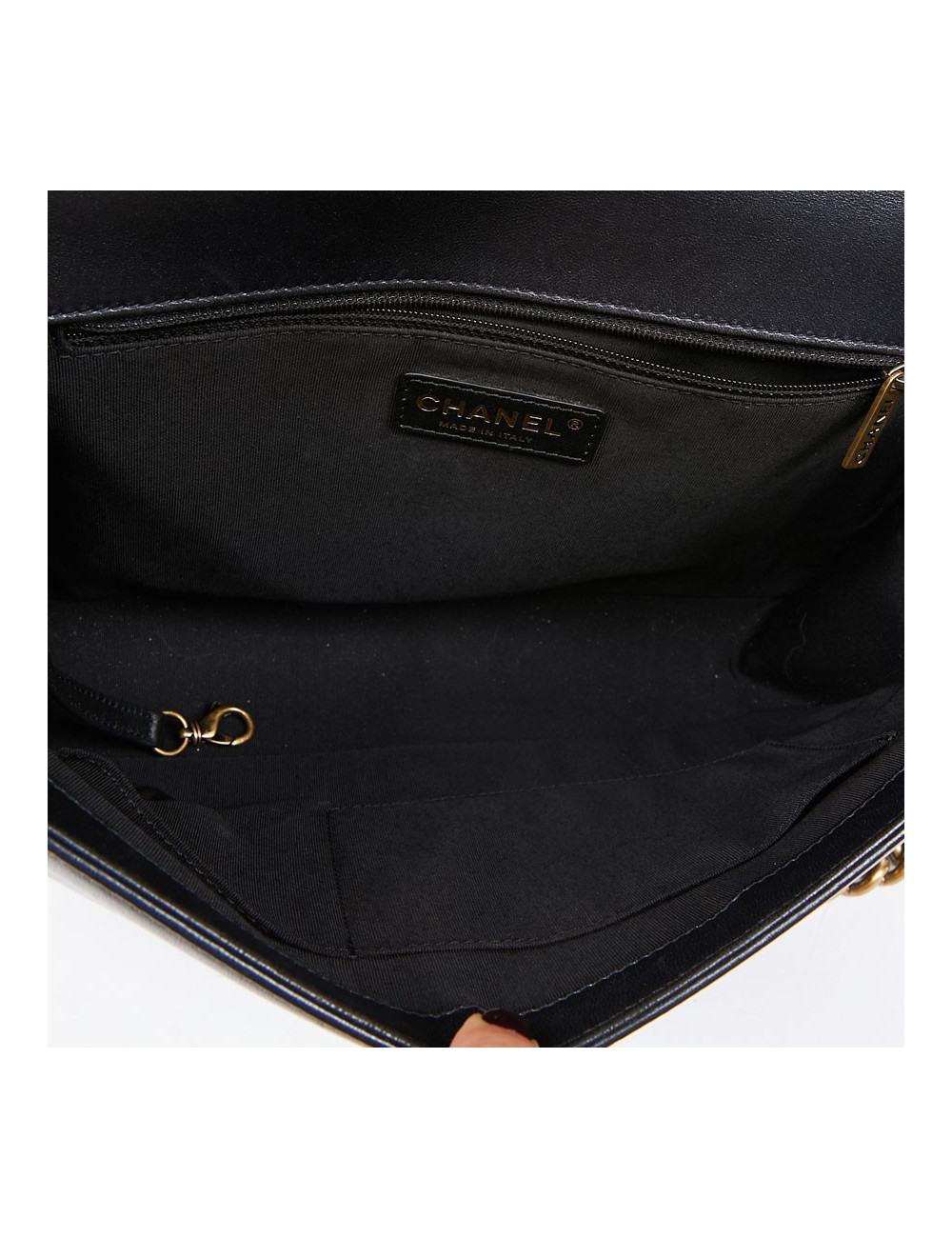 Sac "BOY" CHANEL cuir noir matelassé