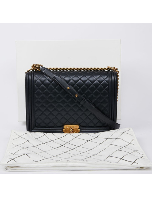 Grand sac Boy CHANEL noir matelassé