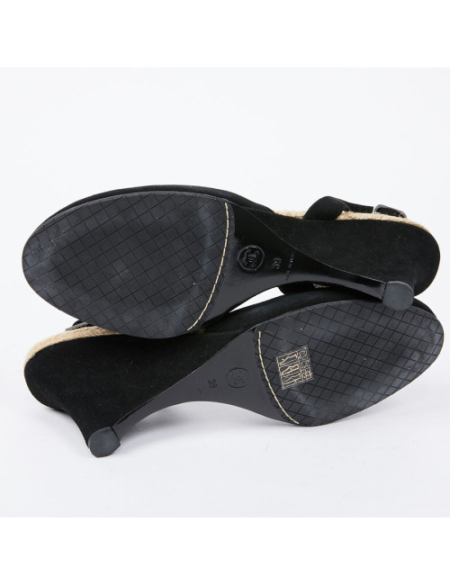Sandales T39 CHANEL veau velours et camélia verni noir