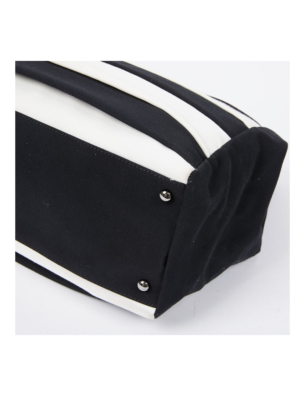 Sac CHANEL en piqué noir et blanc